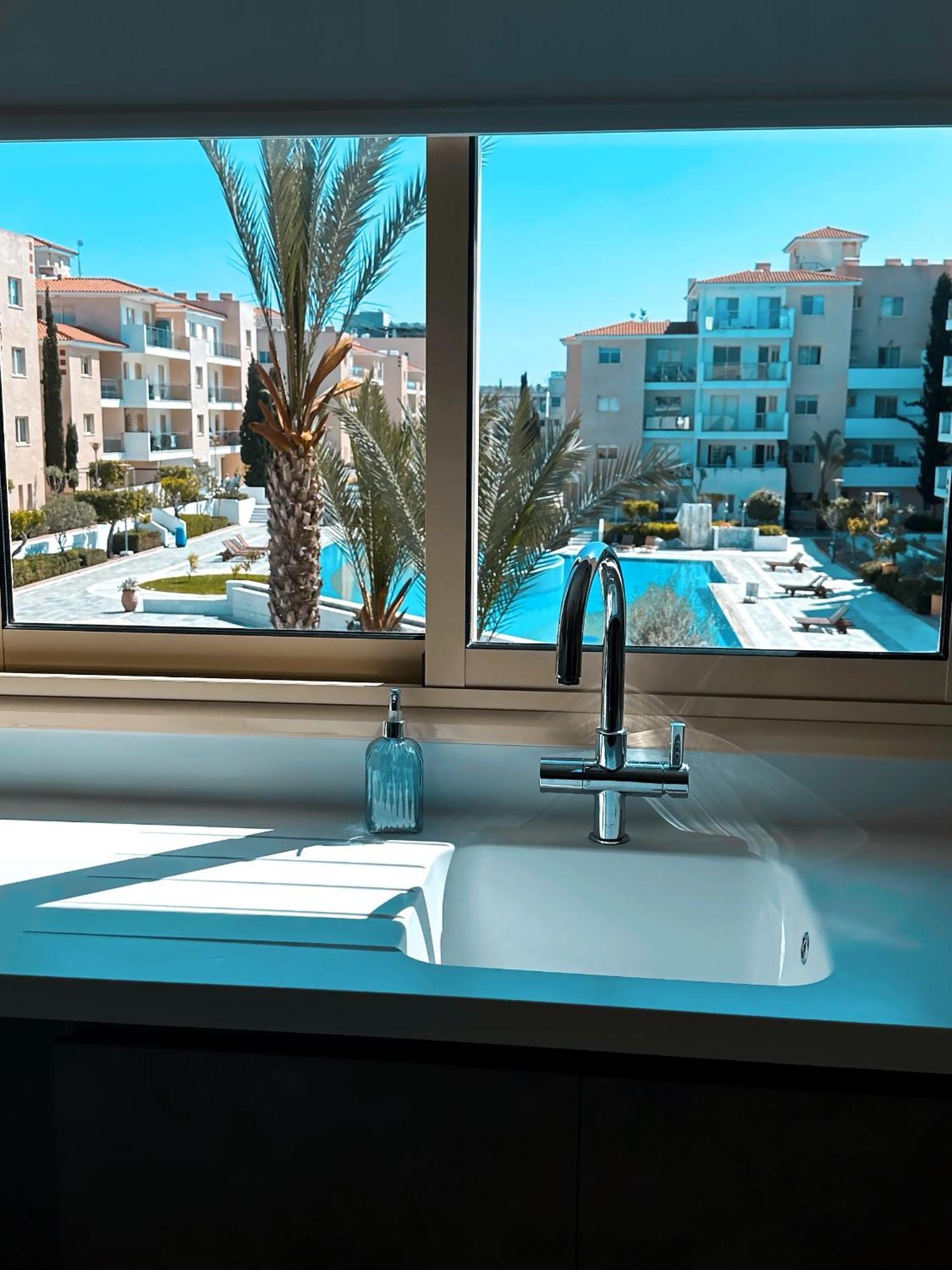 Elysia Park Ameliya 202 Apartment Пафос Екстериор снимка