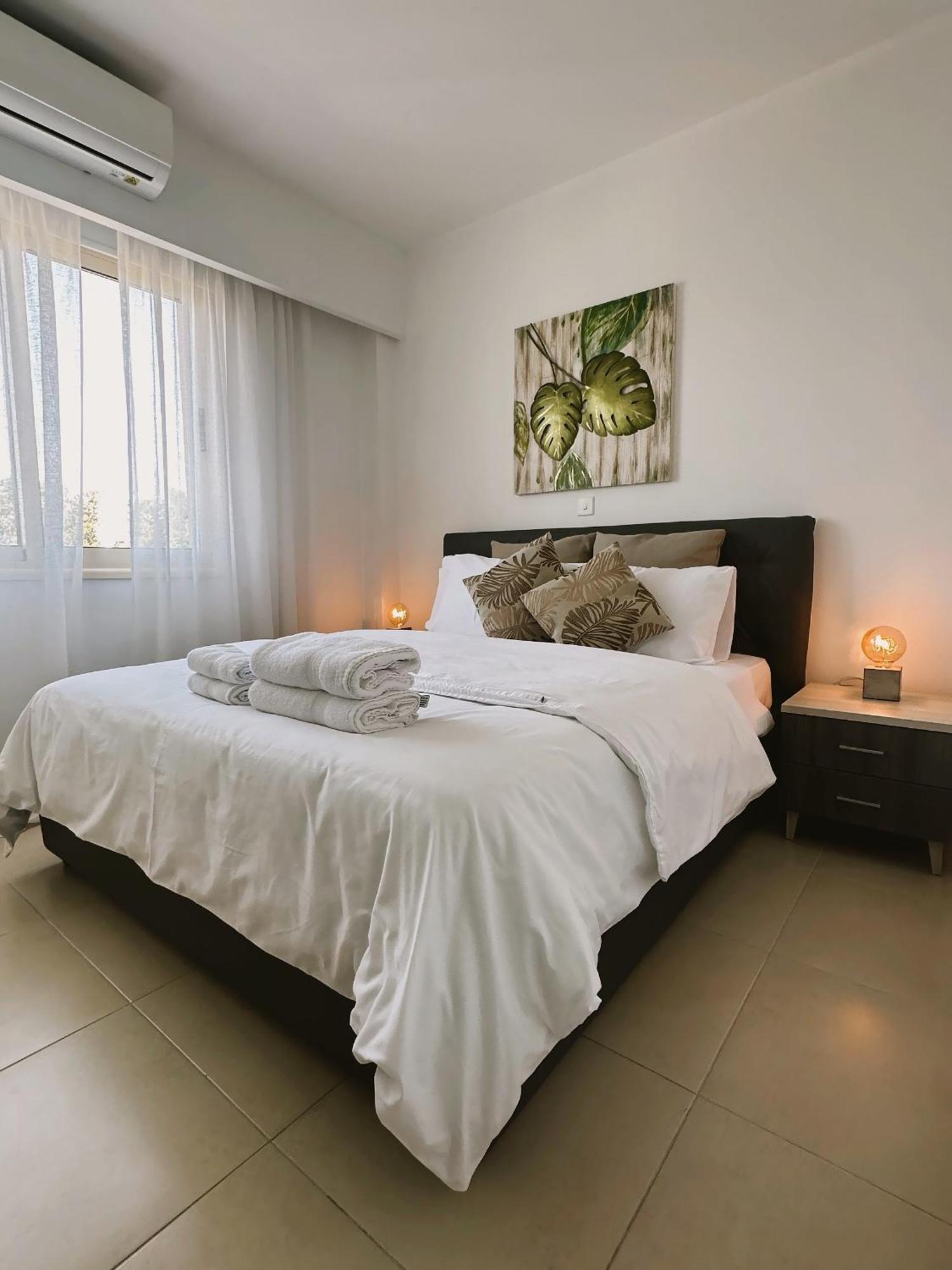 Elysia Park Ameliya 202 Apartment Пафос Екстериор снимка