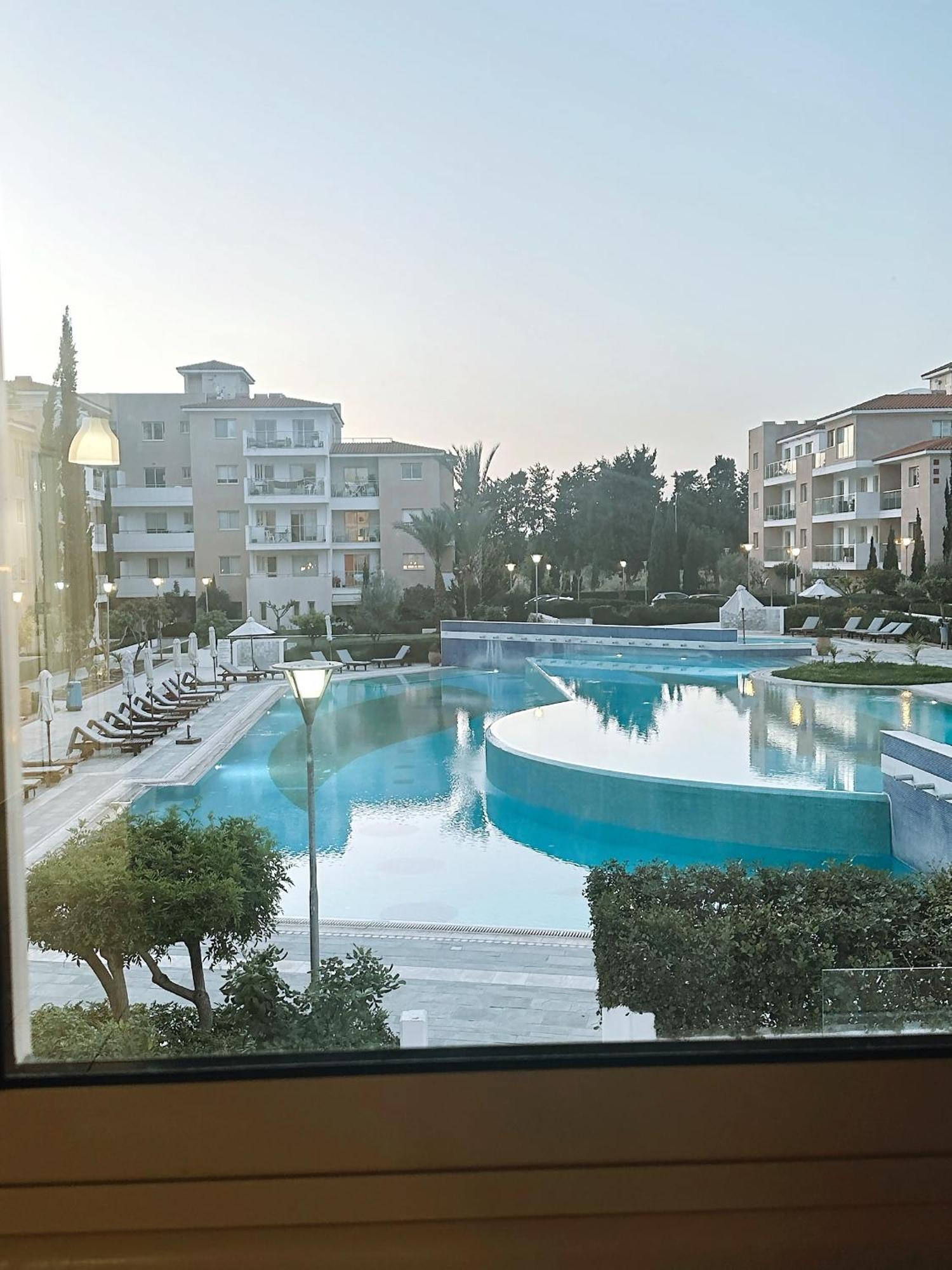 Elysia Park Ameliya 202 Apartment Пафос Екстериор снимка