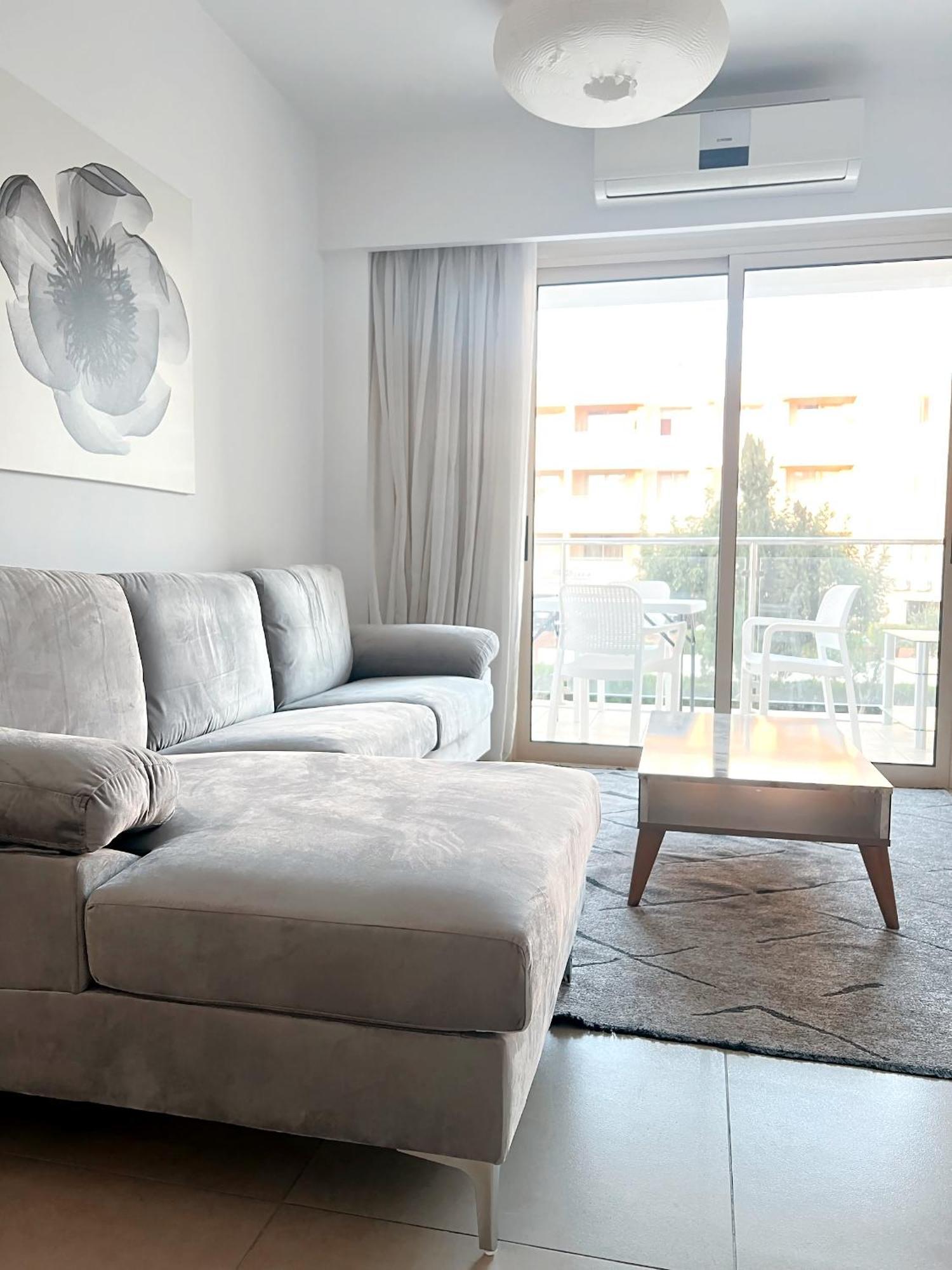 Elysia Park Ameliya 202 Apartment Пафос Екстериор снимка